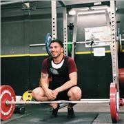 Competidor de levantamiento de peso que quiere ayudar a otras personas a iniciarse en el mundo del deporte
